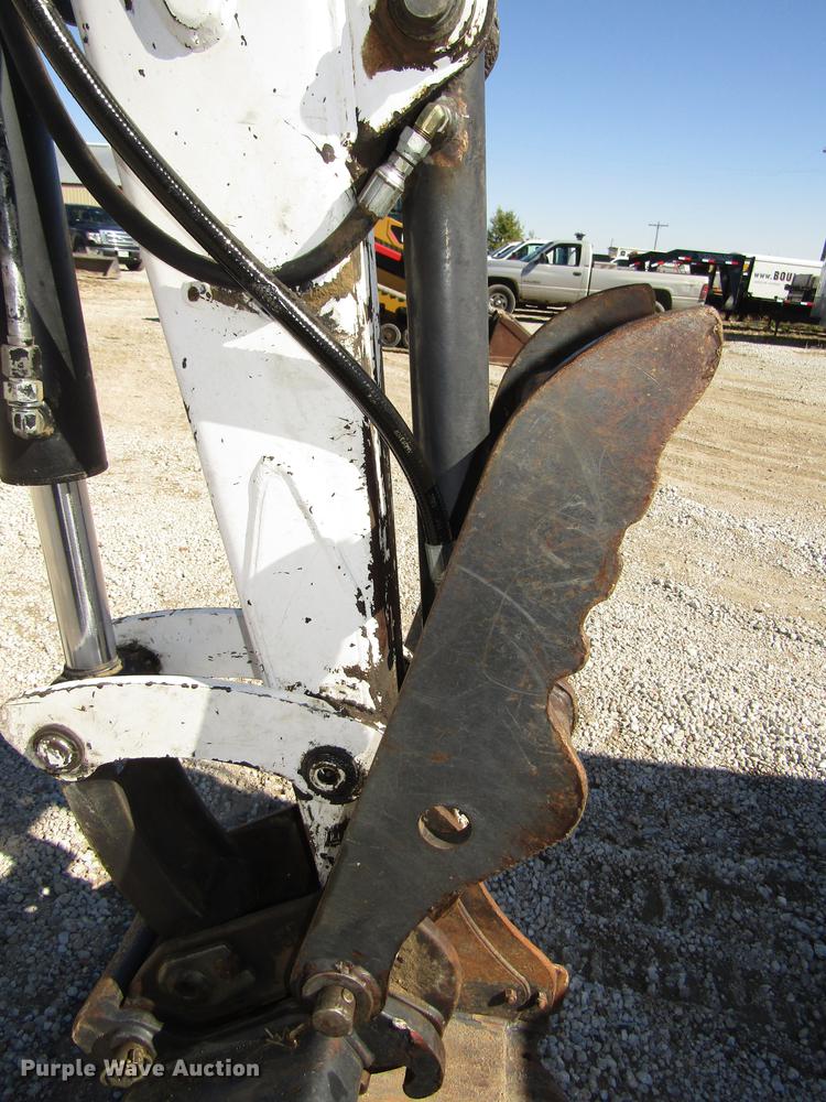 image for item DA3184 2002 Bobcat 331D compact excavator