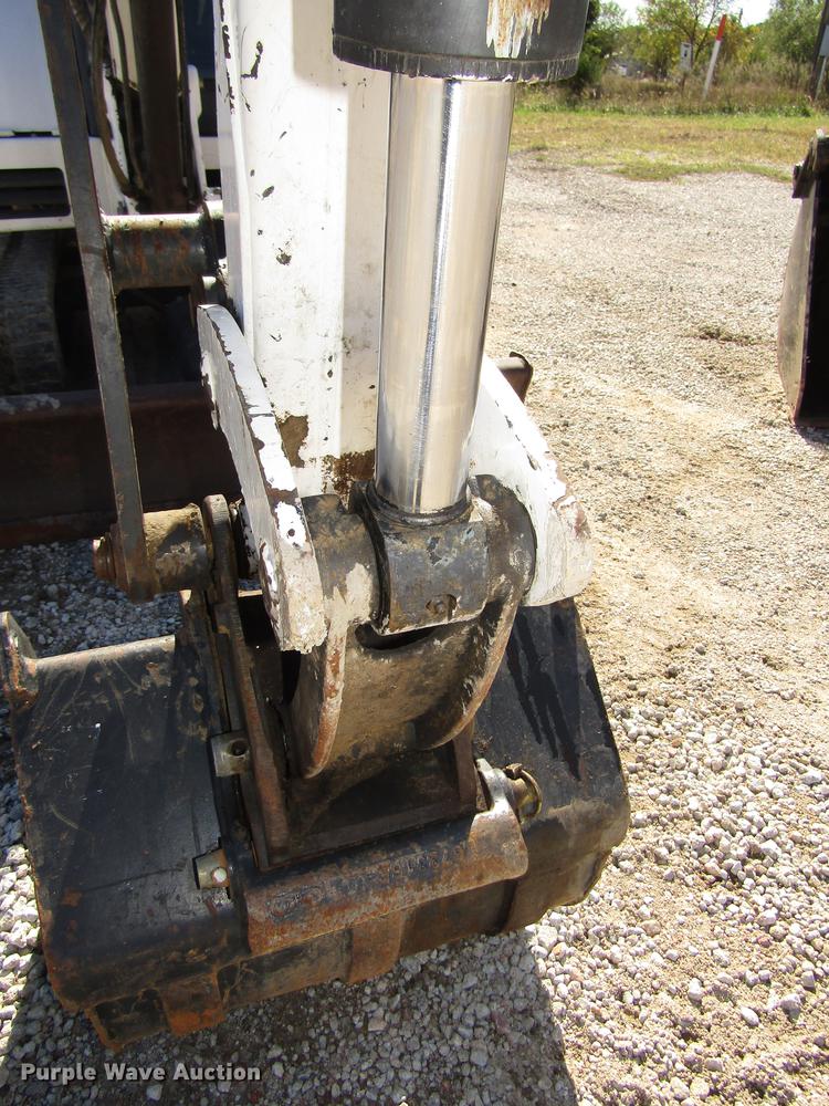 image for item DA3184 2002 Bobcat 331D compact excavator