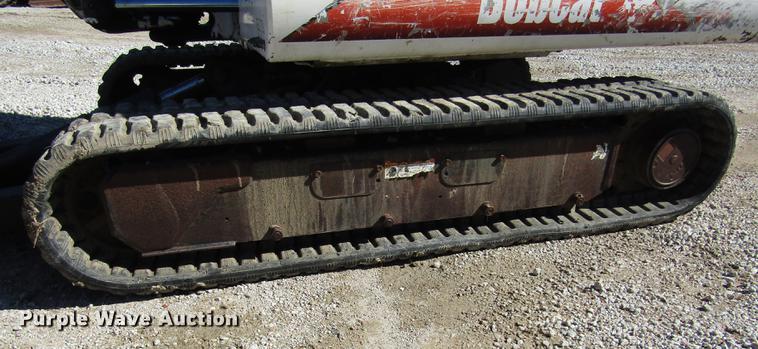 image for item DA3184 2002 Bobcat 331D compact excavator