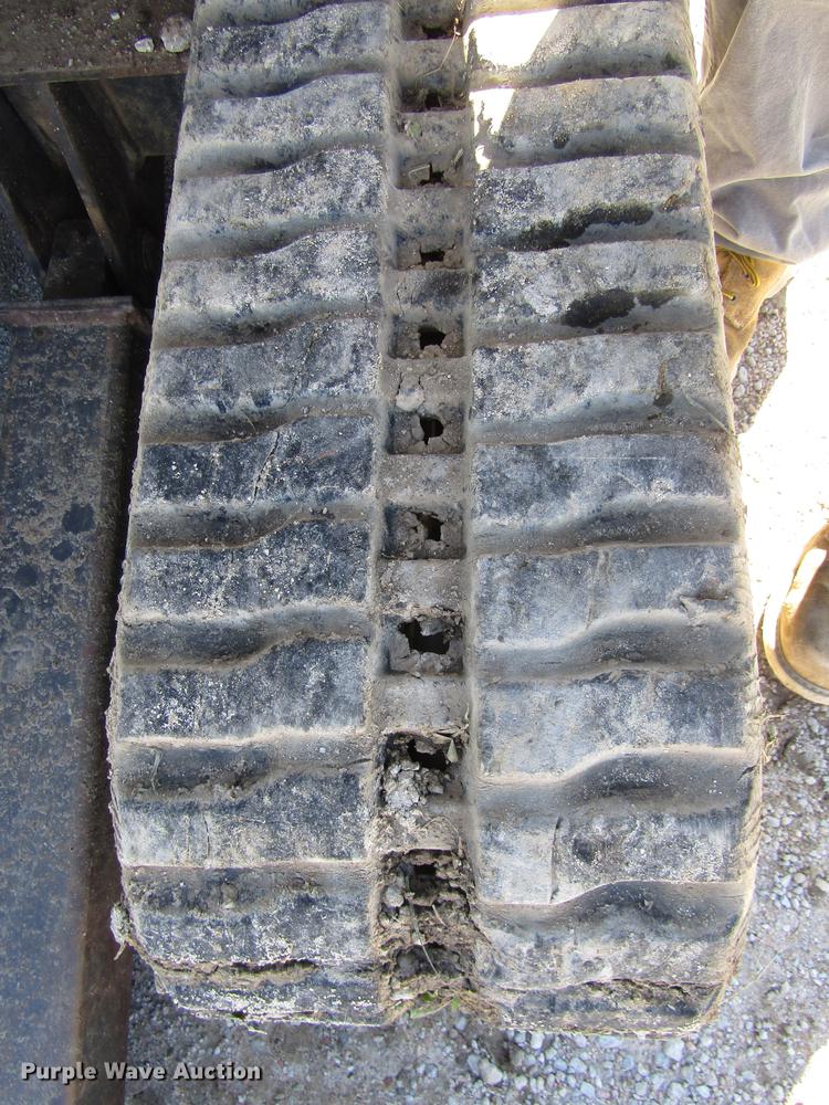 image for item DA3184 2002 Bobcat 331D compact excavator