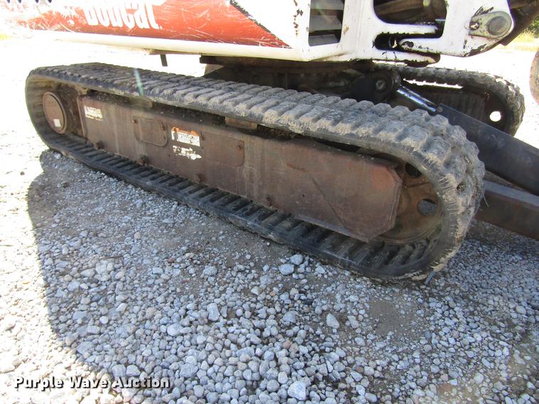 image for item DA3184 2002 Bobcat 331D compact excavator