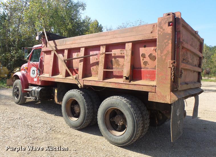 image for item DB1462 1997 International 4900 dump truck