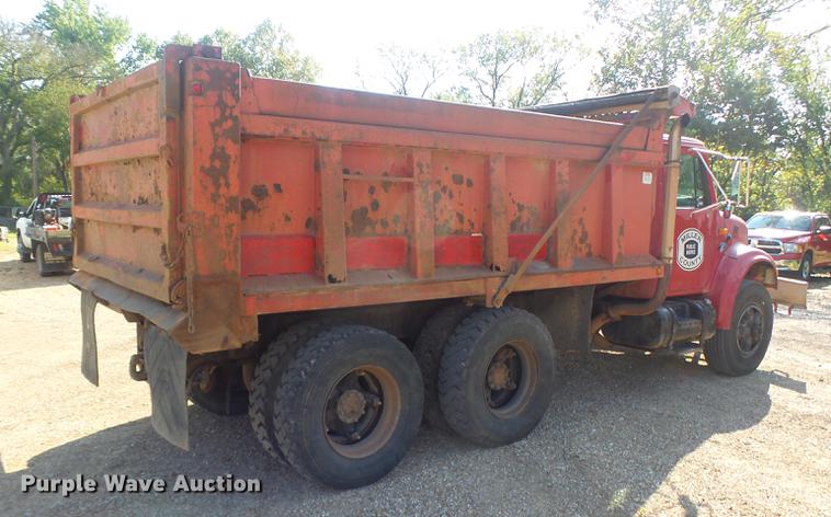 image for item DB1462 1997 International 4900 dump truck