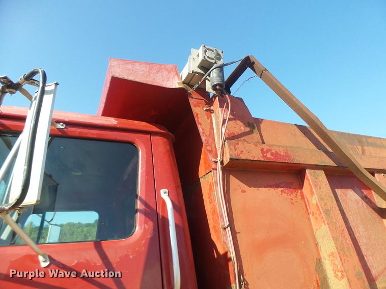 image for item DB1462 1997 International 4900 dump truck