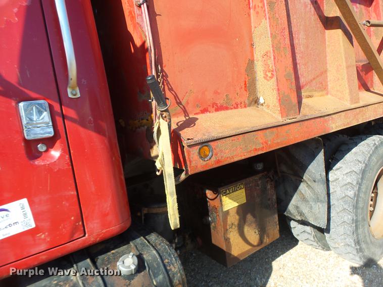 image for item DB1462 1997 International 4900 dump truck