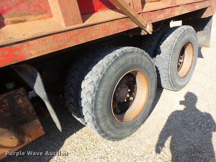 image for item DB1462 1997 International 4900 dump truck