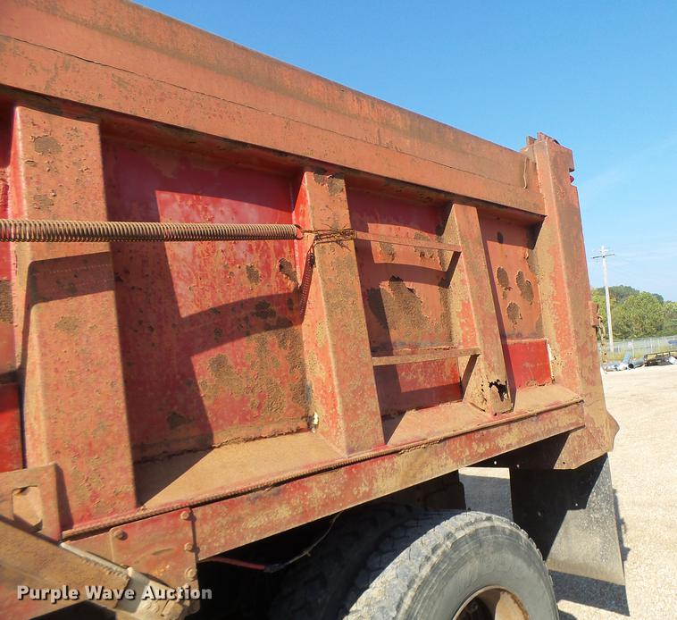 image for item DB1462 1997 International 4900 dump truck
