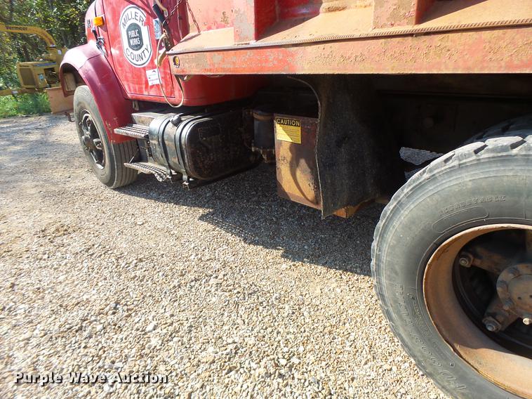 image for item DB1462 1997 International 4900 dump truck