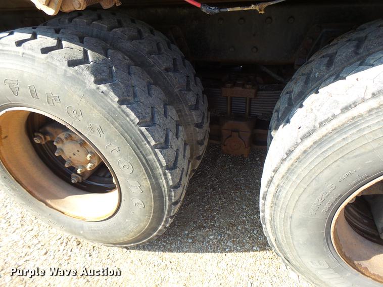 image for item DB1462 1997 International 4900 dump truck