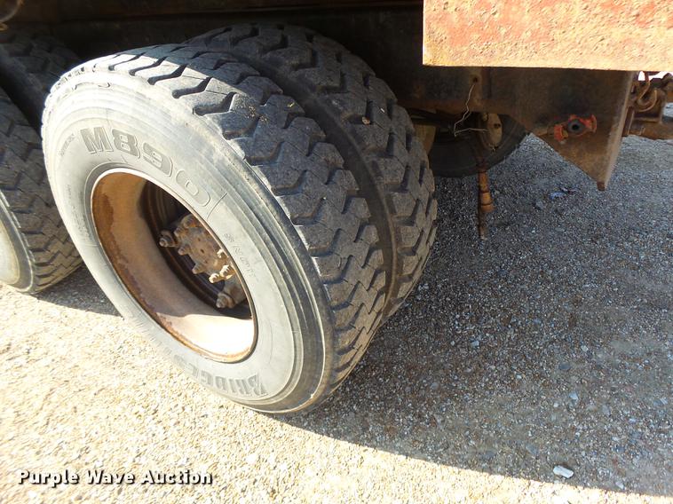 image for item DB1462 1997 International 4900 dump truck