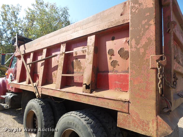 image for item DB1462 1997 International 4900 dump truck