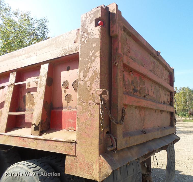 image for item DB1462 1997 International 4900 dump truck