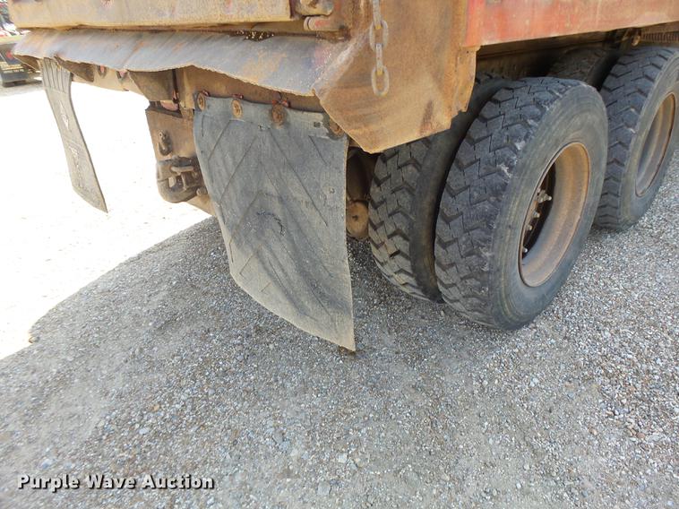 image for item DB1462 1997 International 4900 dump truck