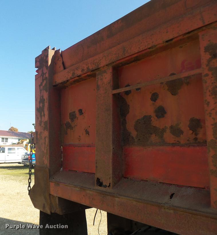 image for item DB1462 1997 International 4900 dump truck