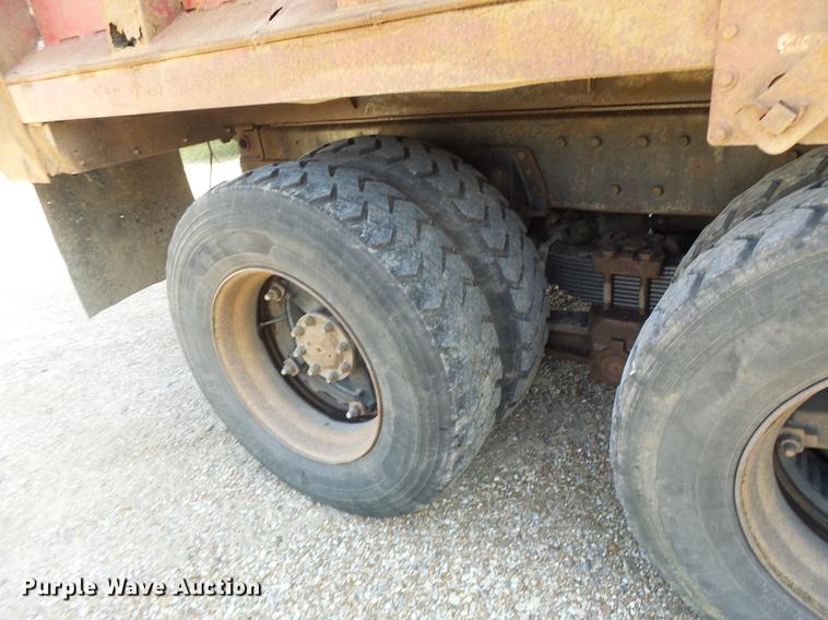 image for item DB1462 1997 International 4900 dump truck