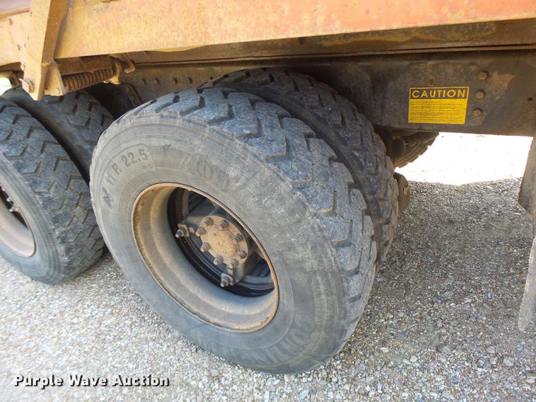 image for item DB1462 1997 International 4900 dump truck