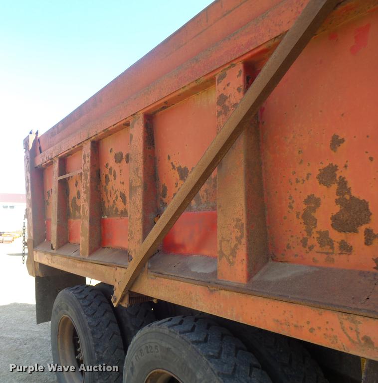 image for item DB1462 1997 International 4900 dump truck