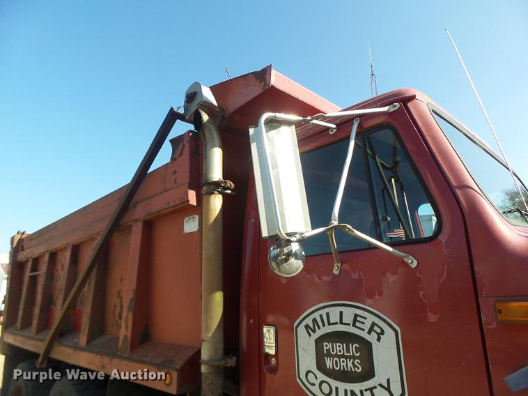 image for item DB1462 1997 International 4900 dump truck