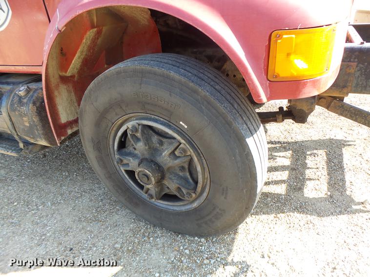 image for item DB1462 1997 International 4900 dump truck