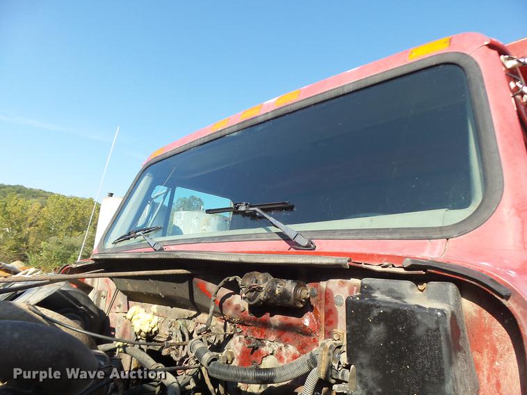 image for item DB1462 1997 International 4900 dump truck