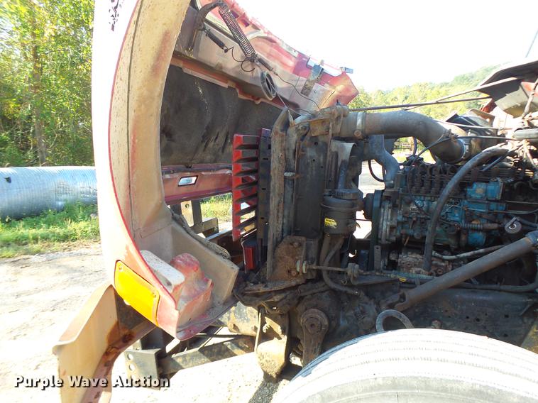 image for item DB1462 1997 International 4900 dump truck