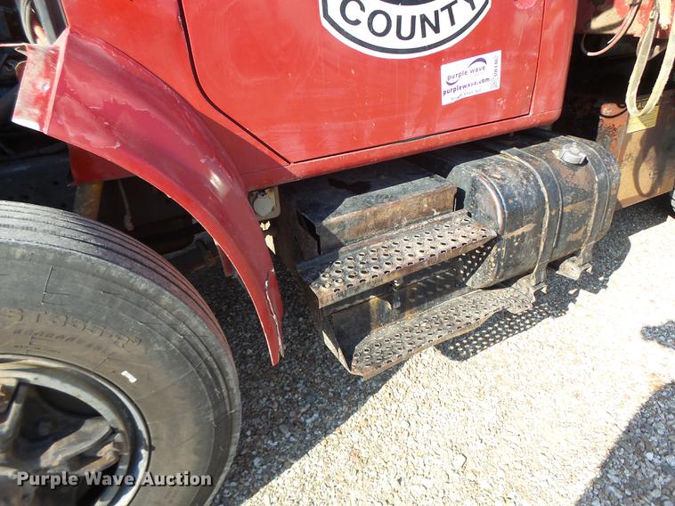 image for item DB1462 1997 International 4900 dump truck