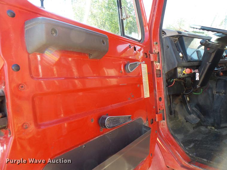 image for item DB1462 1997 International 4900 dump truck