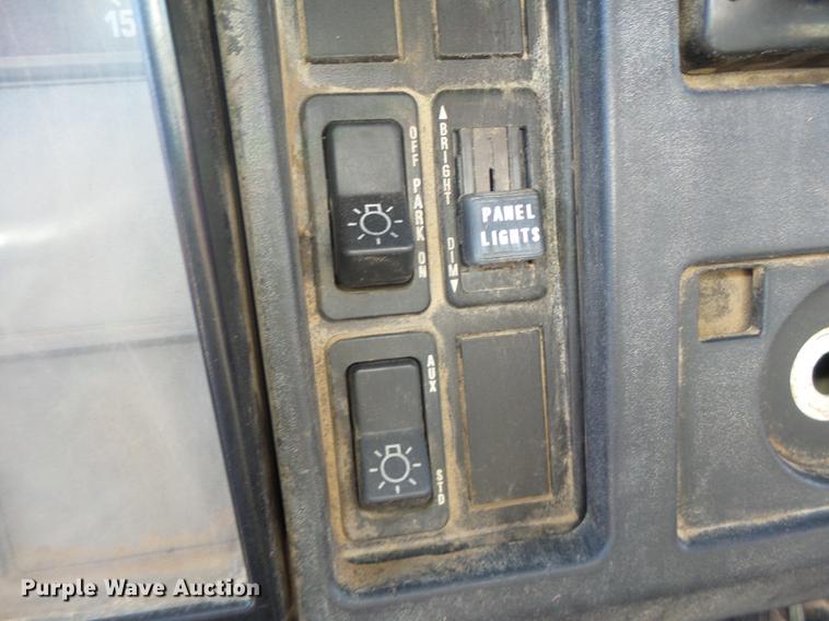 image for item DB1462 1997 International 4900 dump truck