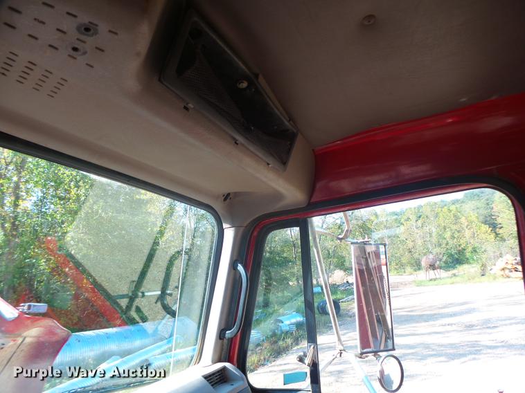 image for item DB1462 1997 International 4900 dump truck