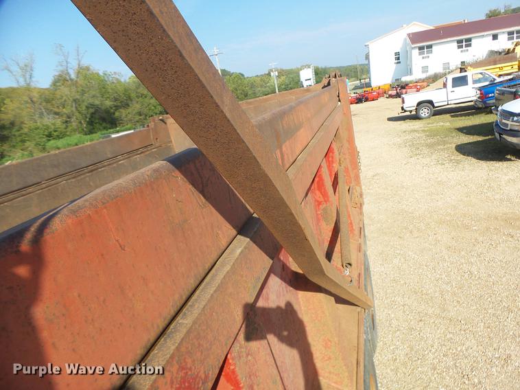 image for item DB1462 1997 International 4900 dump truck