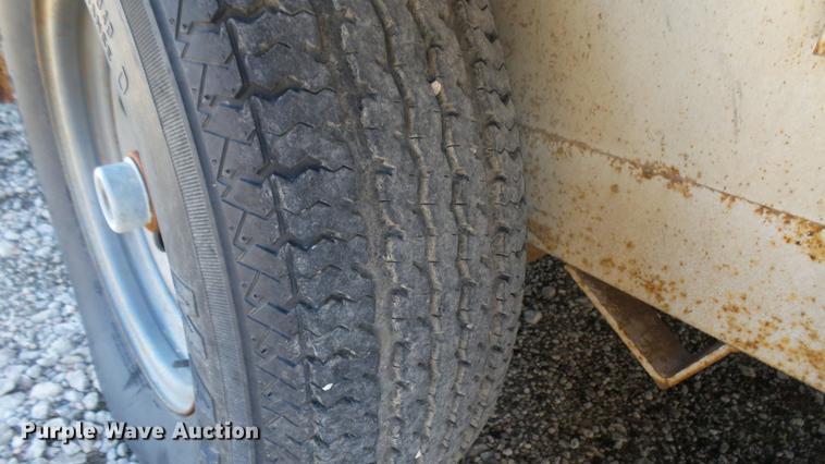 image for item DB3462 2001 CM enclosed cargo trailer