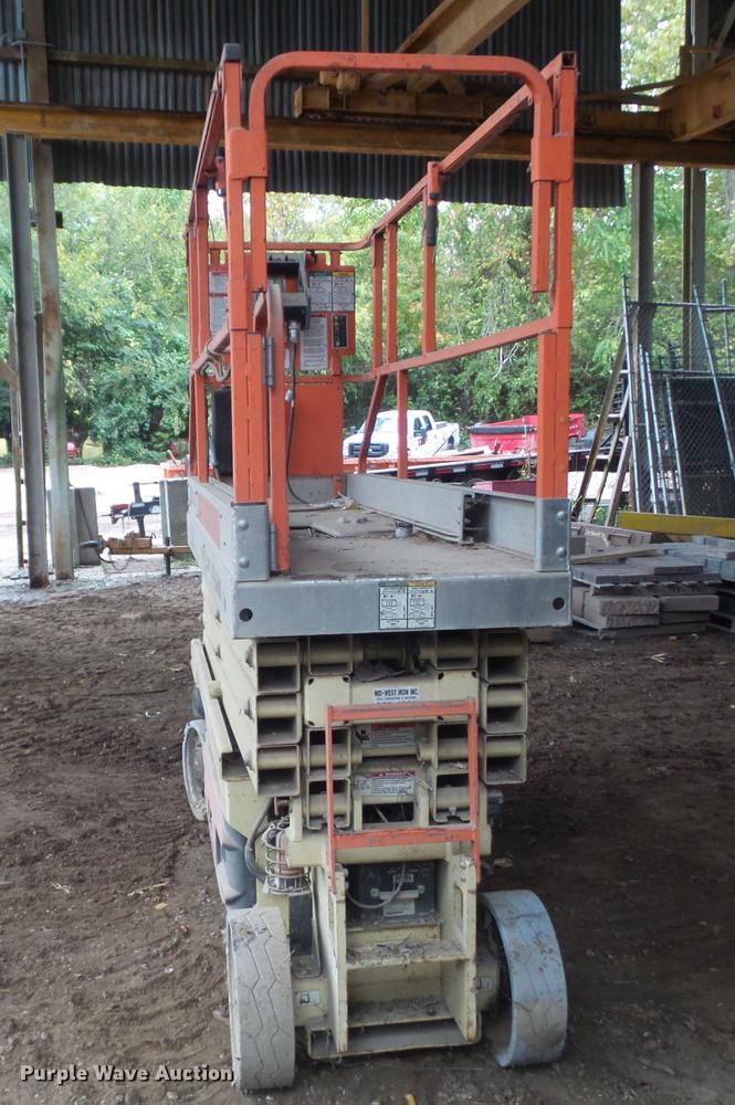 image for item DB6384 2005 JLG 2630ES scissor lift