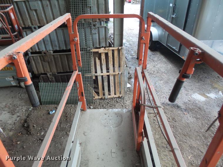 image for item DB6384 2005 JLG 2630ES scissor lift