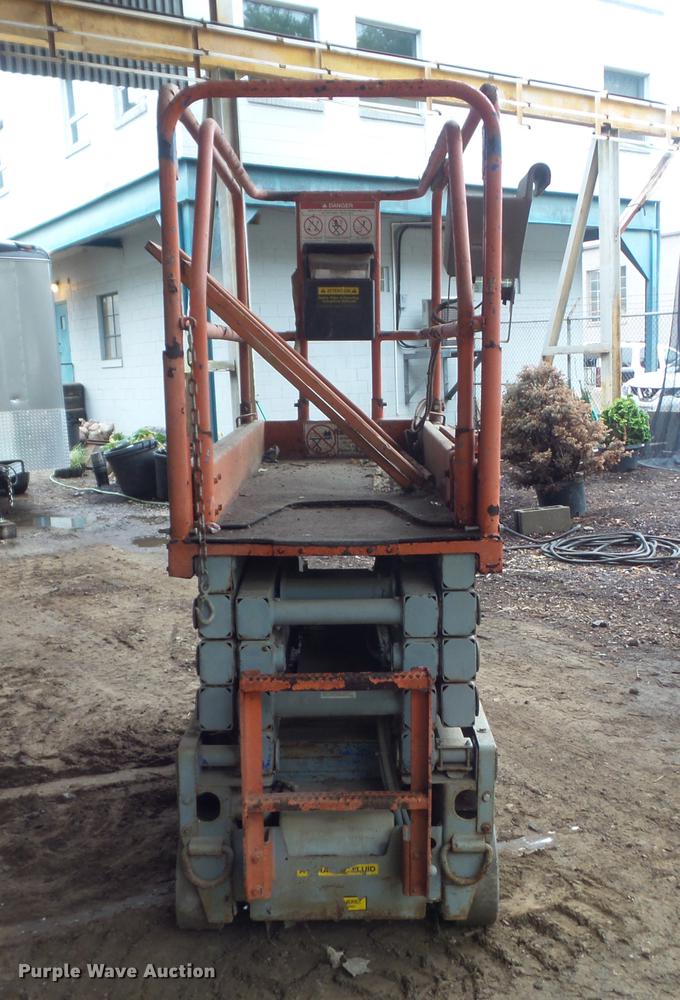 image for item DB6385 2001 Up Right MX19 scissor lift