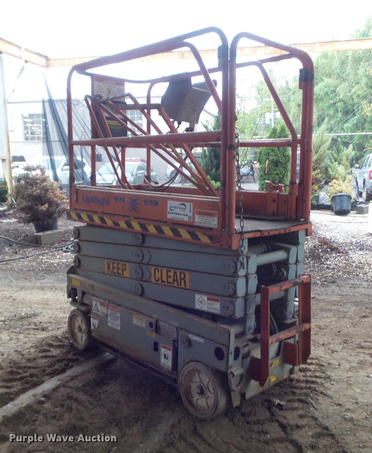 image for item DB6385 2001 Up Right MX19 scissor lift