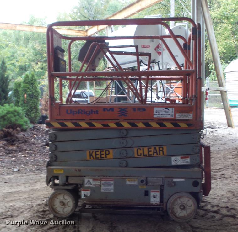 image for item DB6385 2001 Up Right MX19 scissor lift