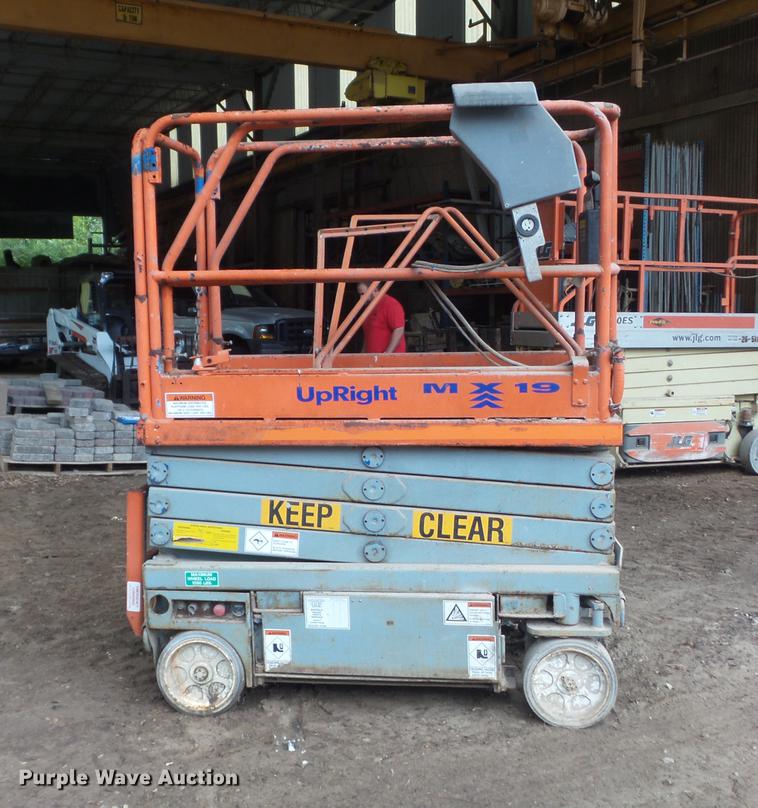 image for item DB6385 2001 Up Right MX19 scissor lift