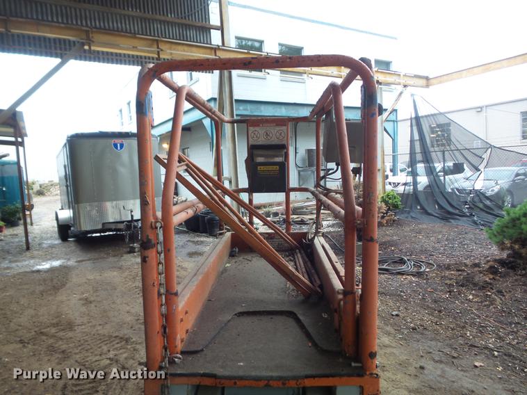 image for item DB6385 2001 Up Right MX19 scissor lift