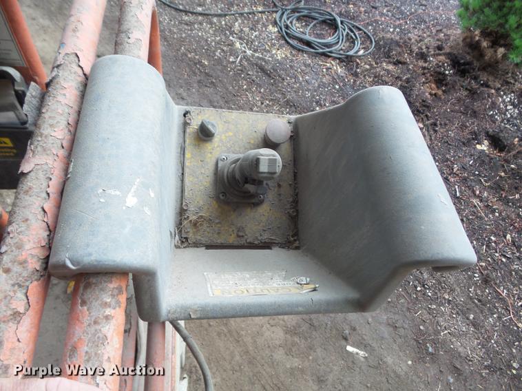 image for item DB6385 2001 Up Right MX19 scissor lift