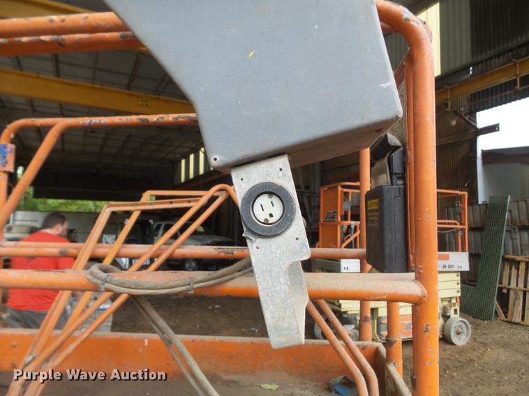 image for item DB6385 2001 Up Right MX19 scissor lift