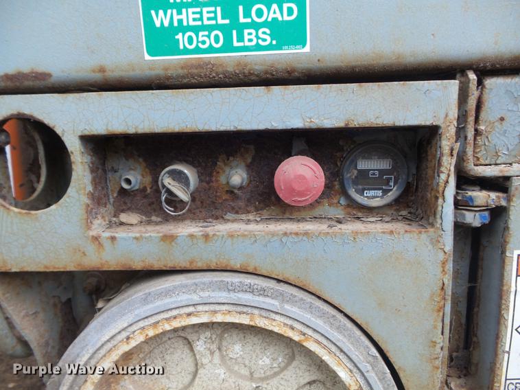 image for item DB6385 2001 Up Right MX19 scissor lift