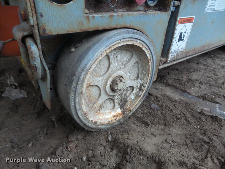 image for item DB6385 2001 Up Right MX19 scissor lift