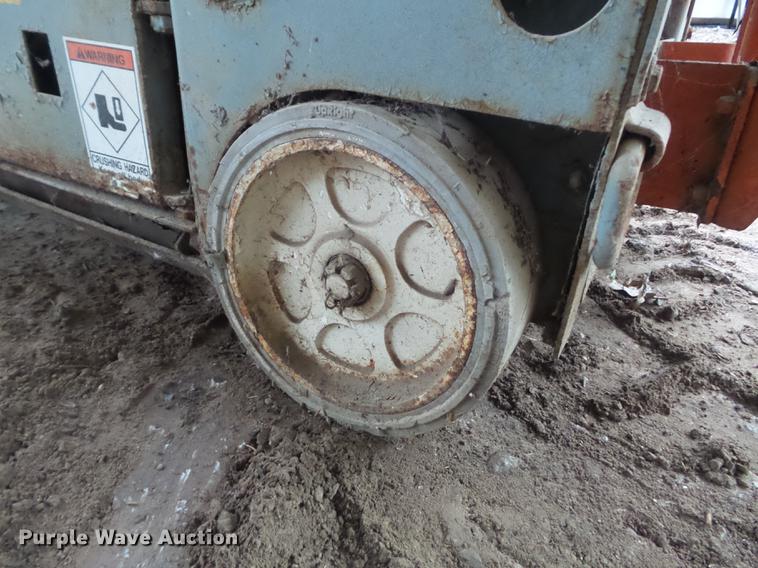 image for item DB6385 2001 Up Right MX19 scissor lift