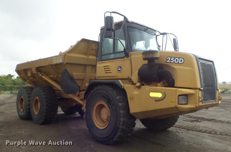 image for item DB6390 2004 John Deere 250D articulated haul truck
