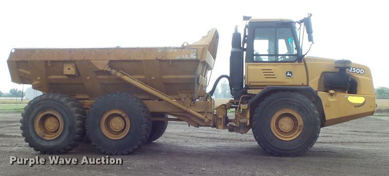 image for item DB6390 2004 John Deere 250D articulated haul truck