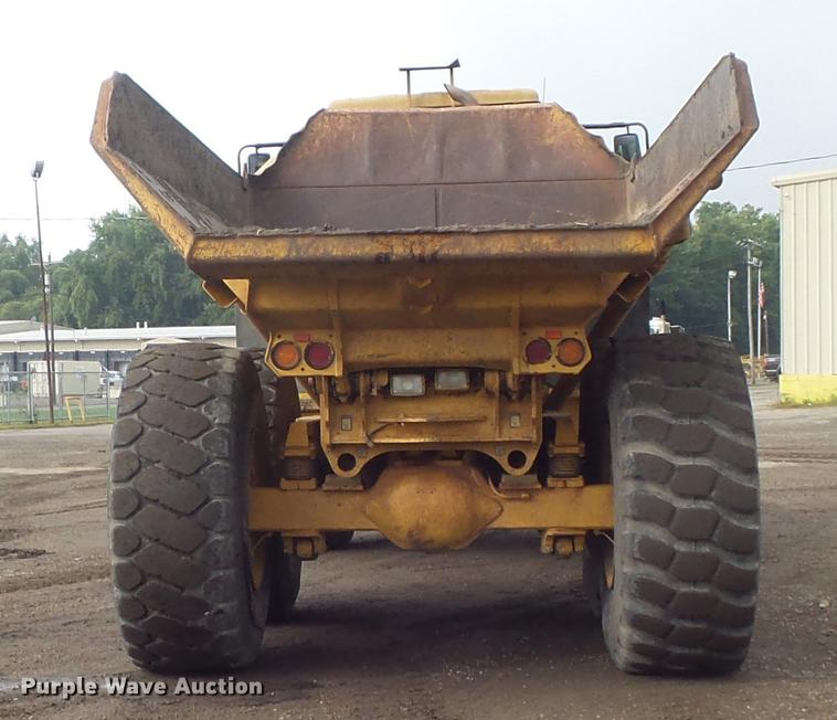 image for item DB6390 2004 John Deere 250D articulated haul truck