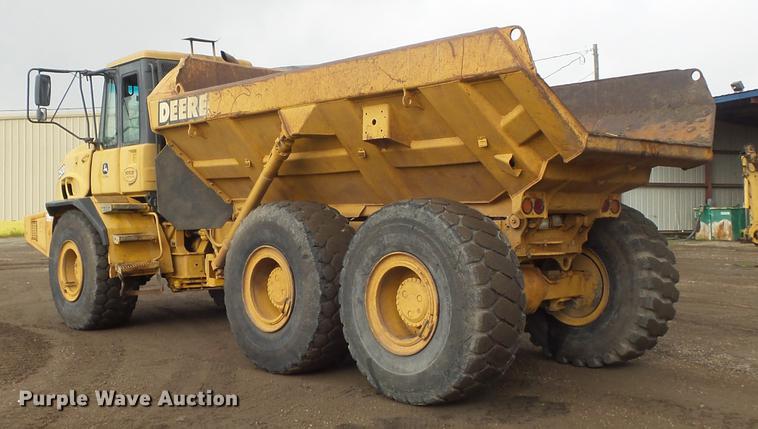 image for item DB6390 2004 John Deere 250D articulated haul truck
