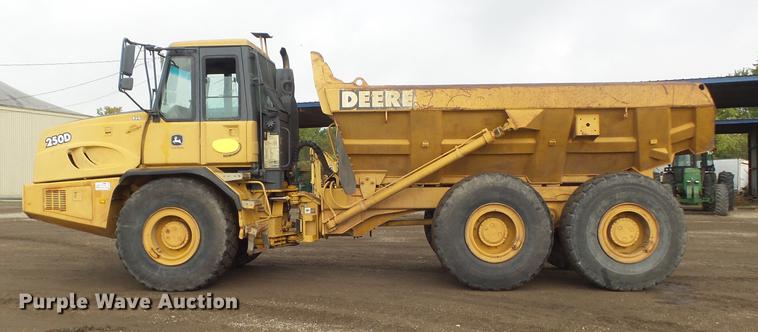 image for item DB6390 2004 John Deere 250D articulated haul truck