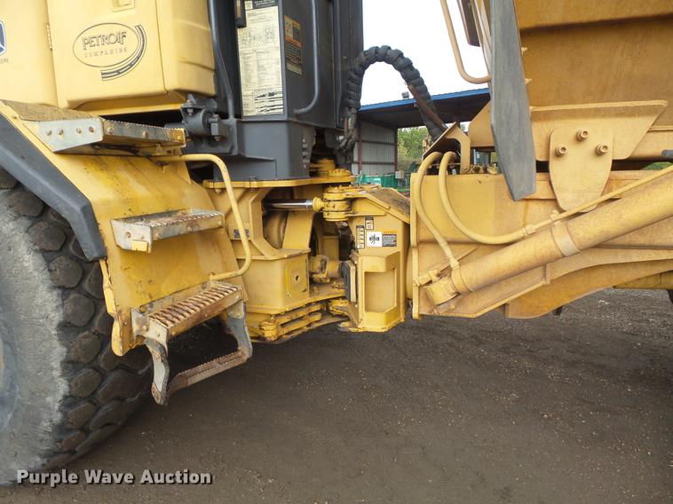 image for item DB6390 2004 John Deere 250D articulated haul truck