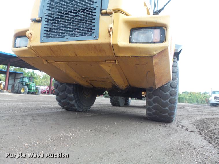 image for item DB6390 2004 John Deere 250D articulated haul truck